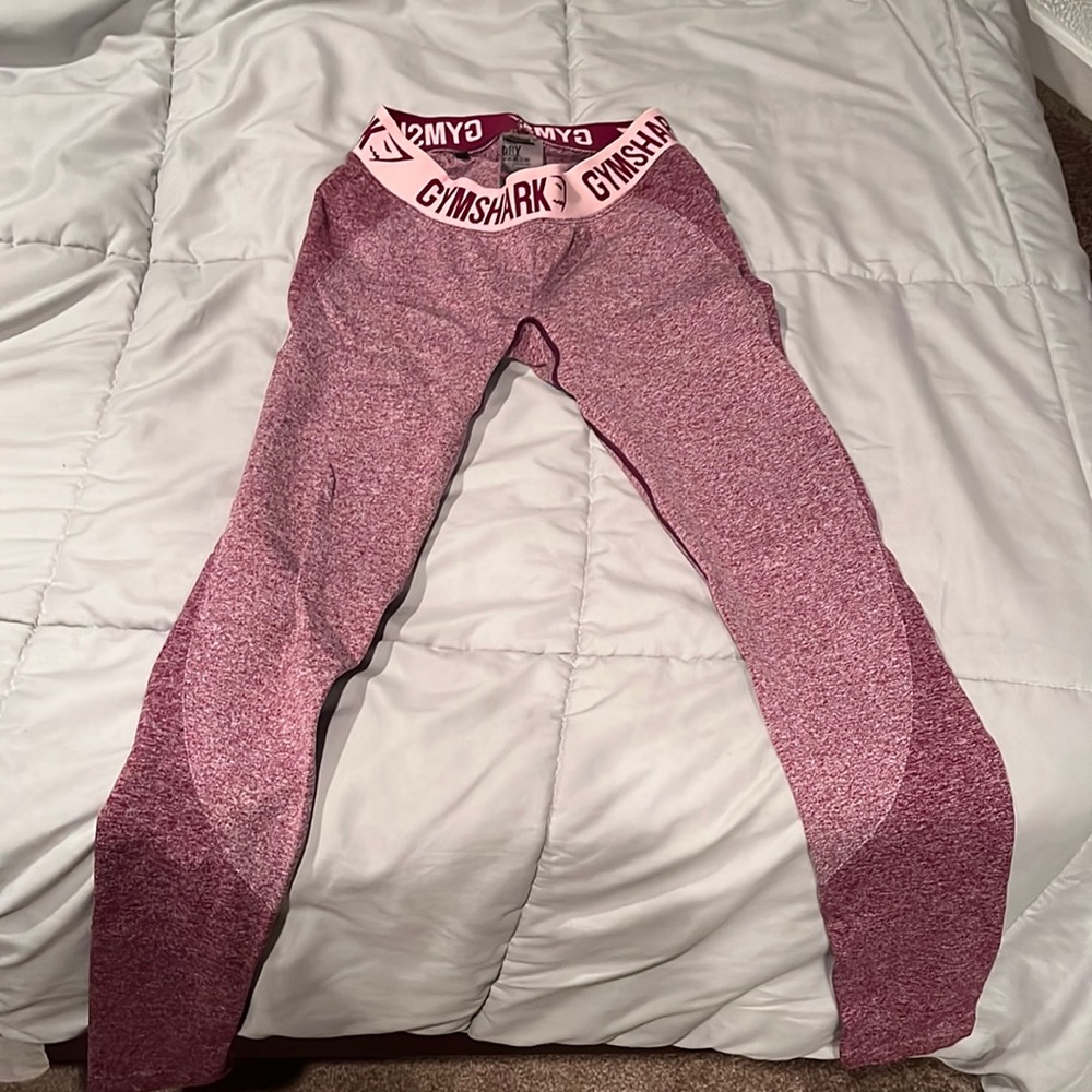 Maroon Women’s Gym shark leggings